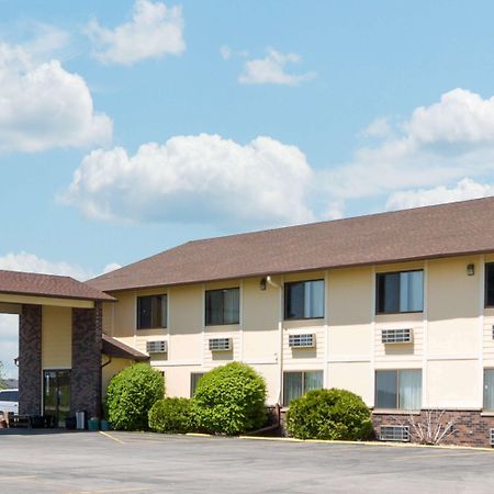 Hotel Super 8 By Wyndham Perry Ia Zewnętrze zdjęcie