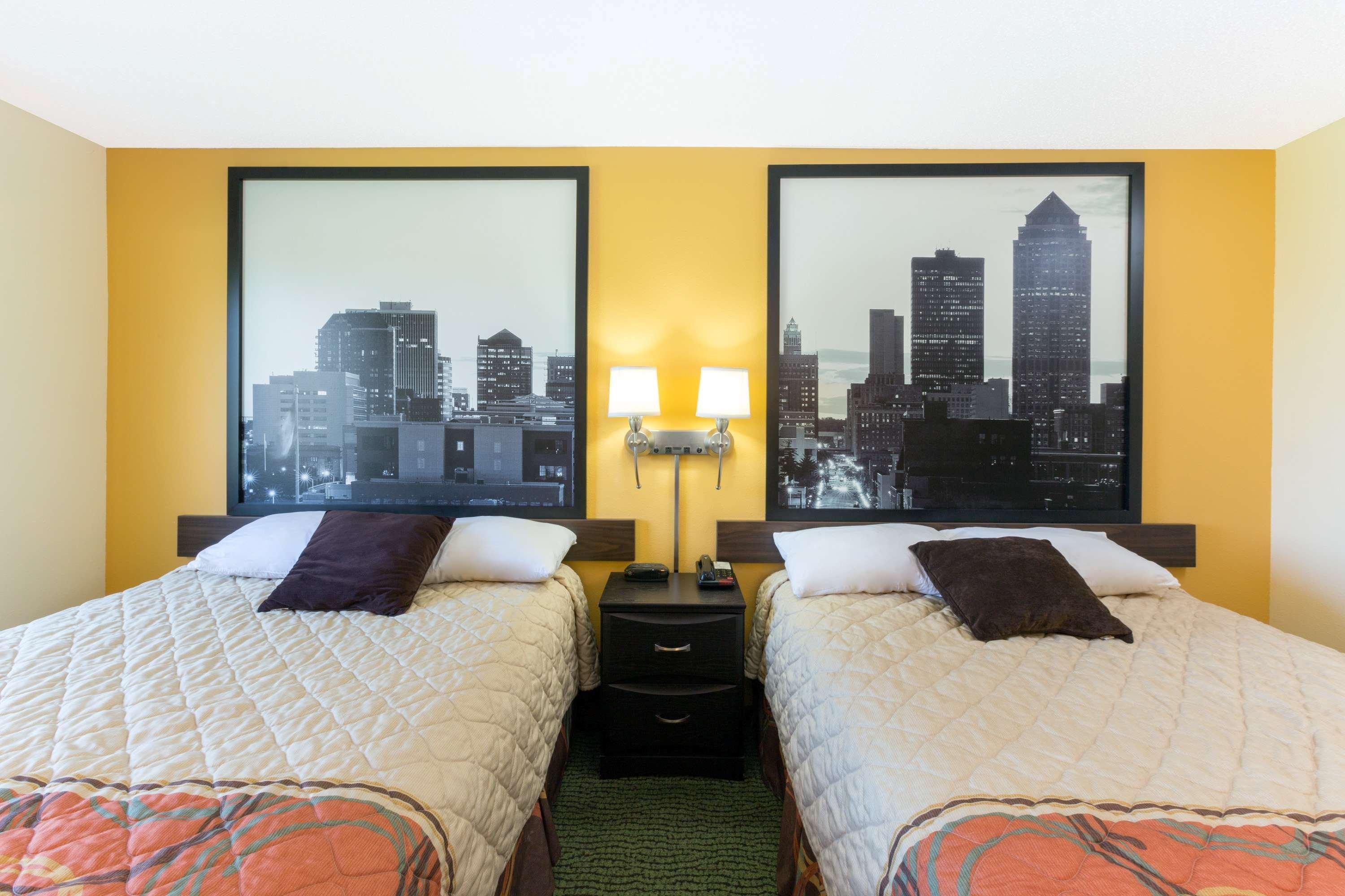 Hotel Super 8 By Wyndham Perry Ia Zewnętrze zdjęcie