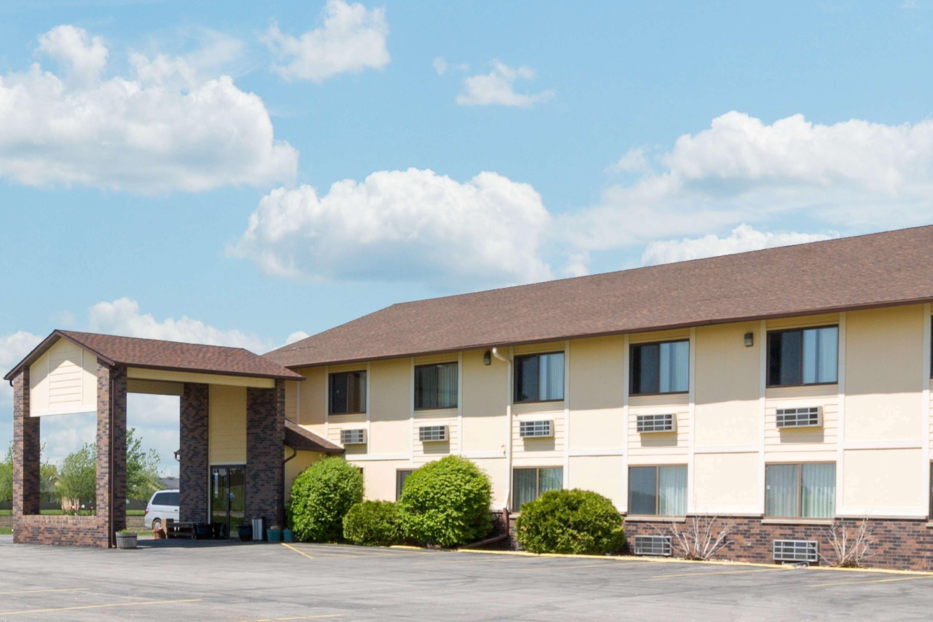Hotel Super 8 By Wyndham Perry Ia Zewnętrze zdjęcie