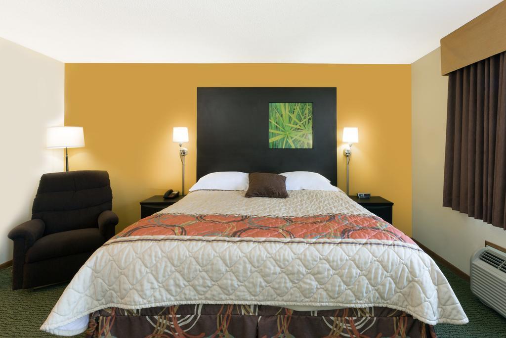 Hotel Super 8 By Wyndham Perry Ia Zewnętrze zdjęcie